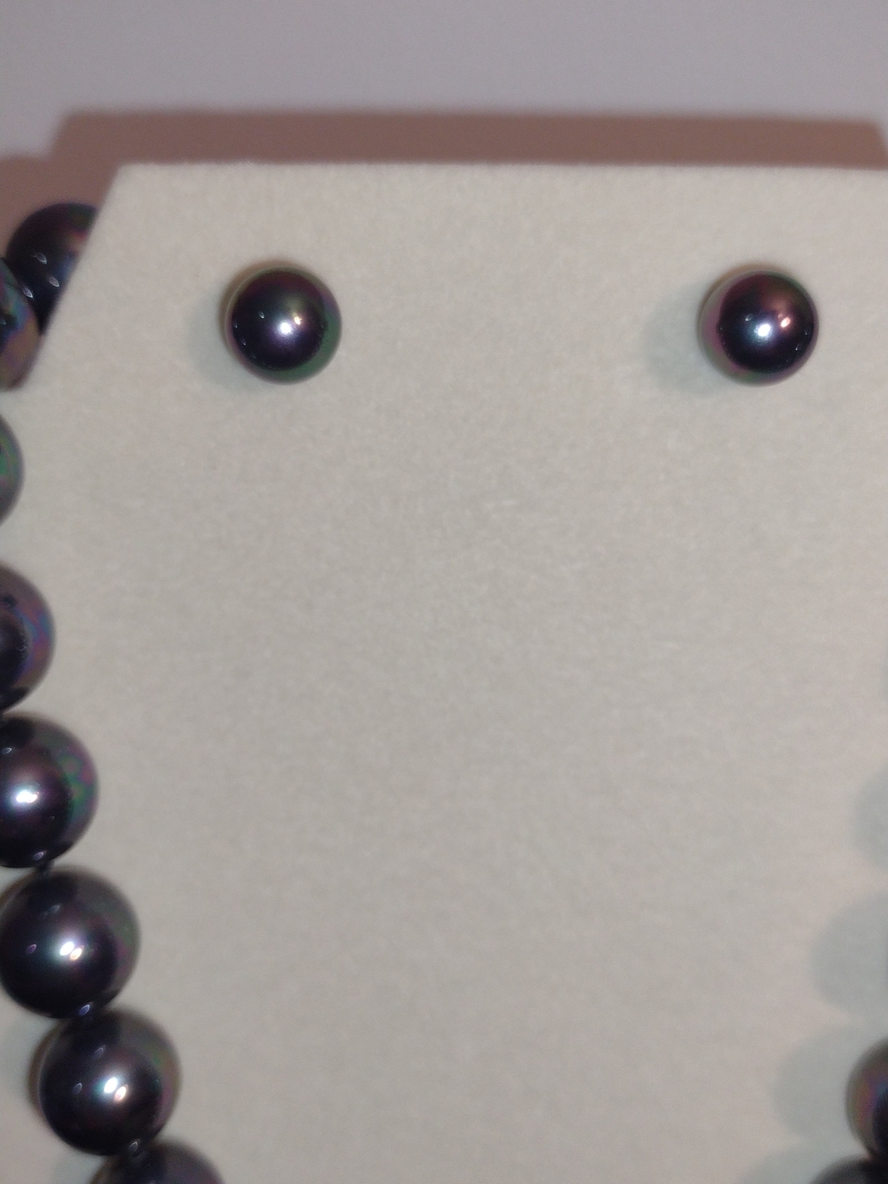 Lustrous Black Pearl Necklace with Matching Studs - Picture 4 of 9